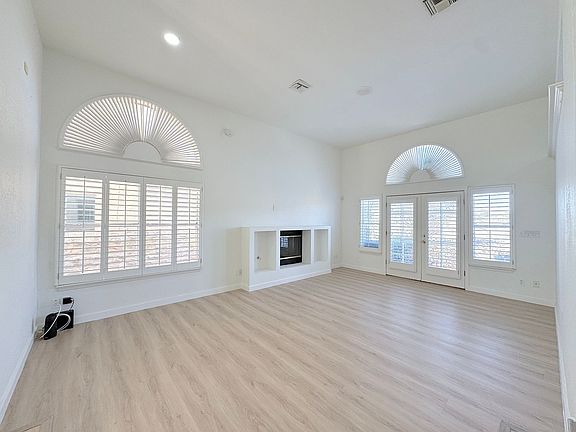 4th image of 6224 Escondido Dr #A