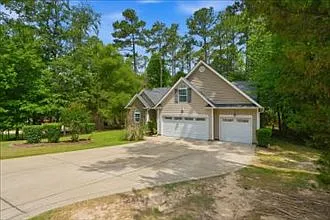 104 Cedar Ln — Photo 3