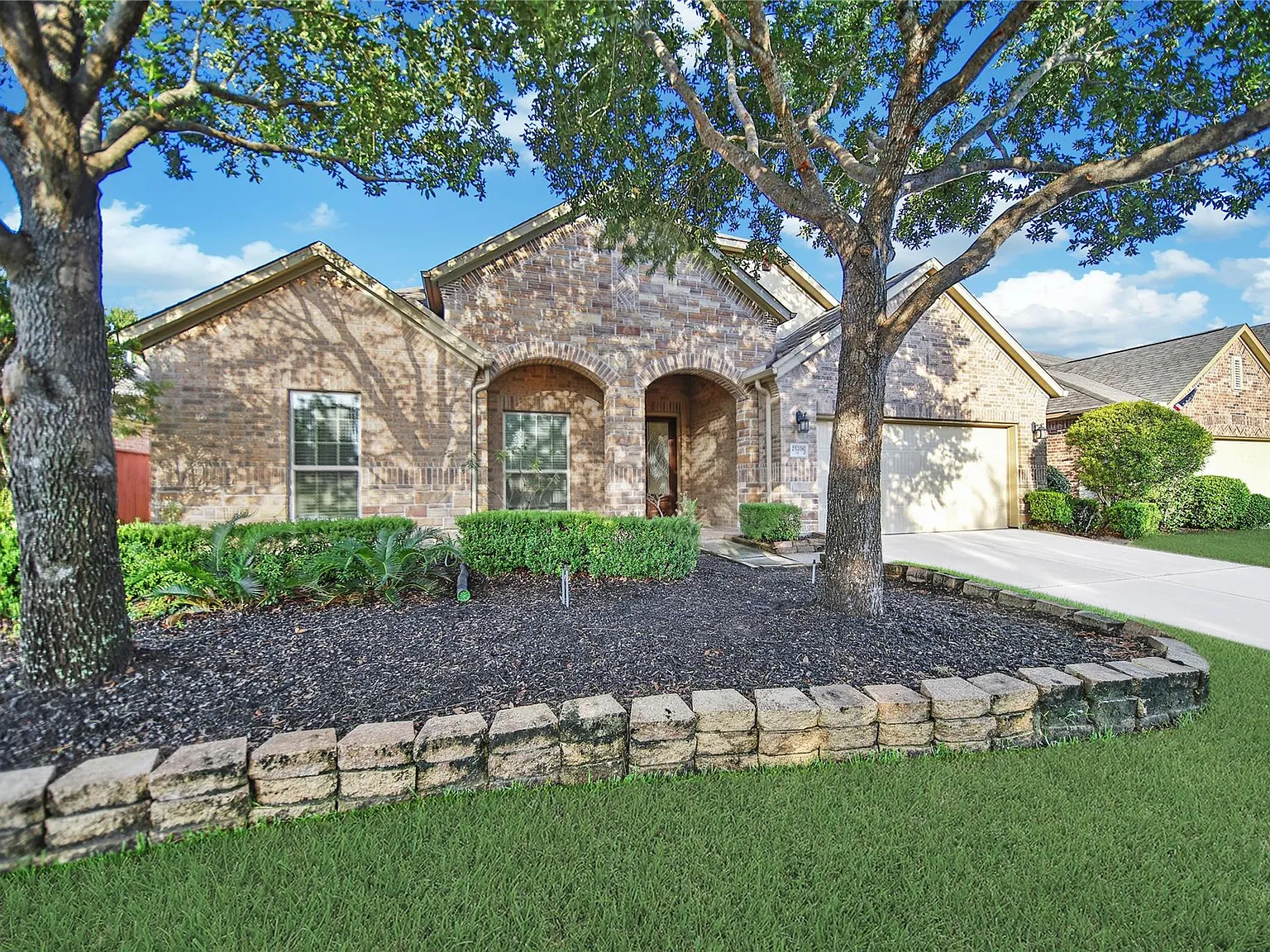 4 bed, 3.5 bath, 3067 sqft, $3,000 — Photo 1