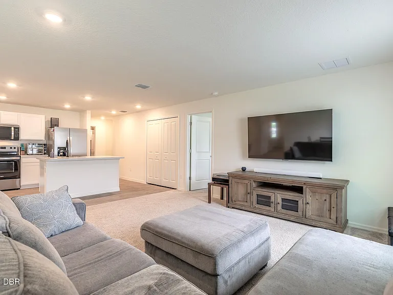 11 Ruth Dr — Photo 32