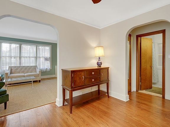 4th image of 418 E Cambourne St