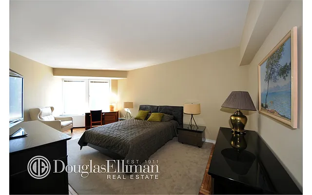 Rented by Douglas Elliman | media 17