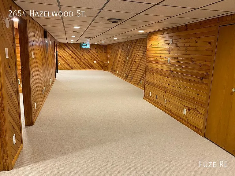 2654 Hazelwood St N — Photo 30