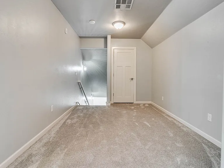 5616 Saint James Pl — Photo 38