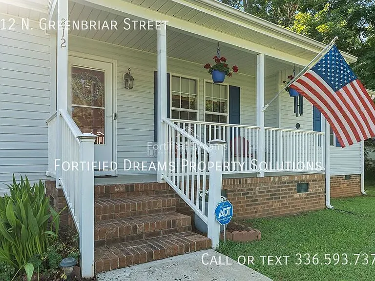 812 N Greenbriar St — Photo 1