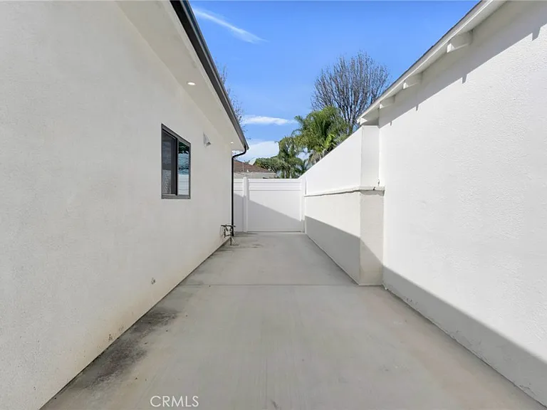 6208 Beeman Ave — Photo 25
