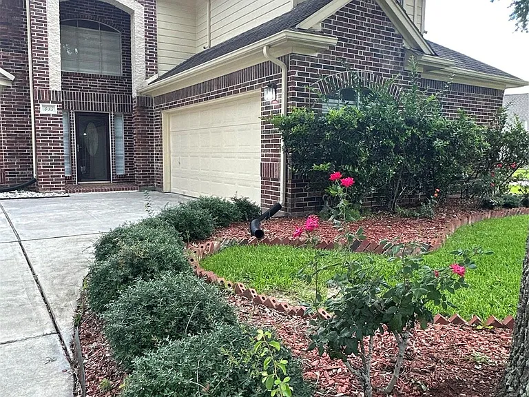 435 Leisure Dr — Photo 3