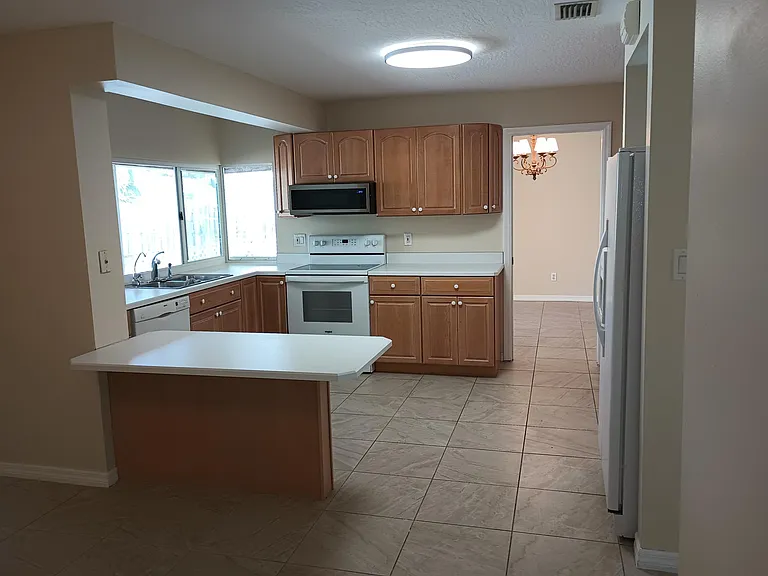 785 Rosada St — Photo 6