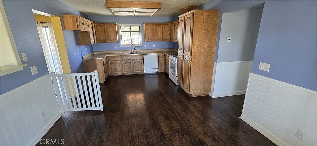 4 bed, 2302 sqft, $3,100 — Photo 2