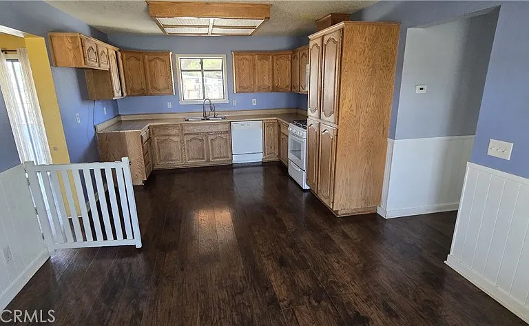 7806 E Avenue U — Photo 2