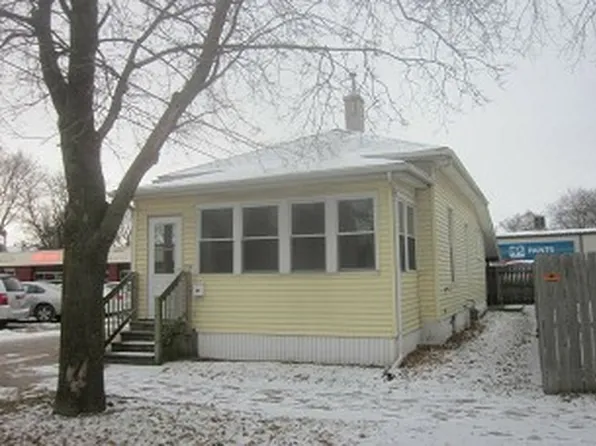 214 6th St SW, Cedar Rapids, IA 52404