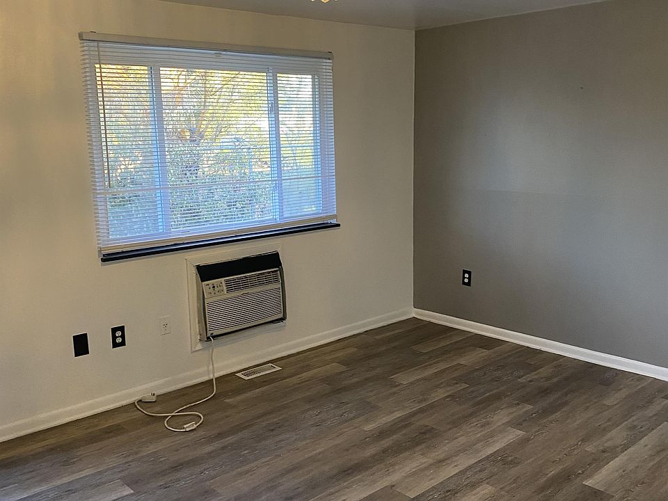 1st image of 202 Kenbrook Dr APT 3
