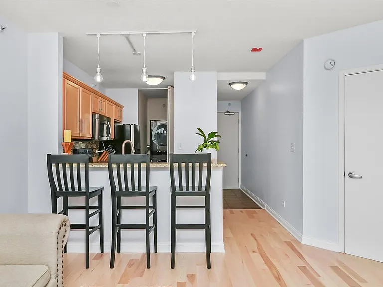 222 N Columbus Dr #407 — Photo 8