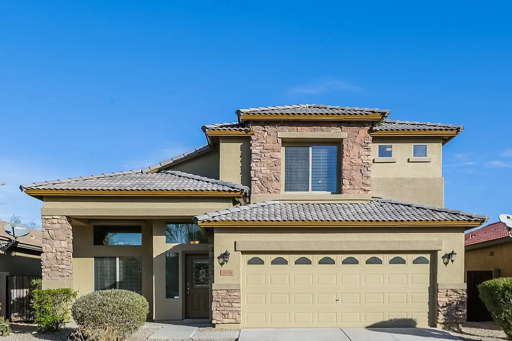 4 bed, 2.5 bath, 2176 sqft, $2,470 — Photo 1