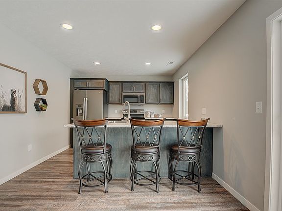 5th image of 1008 S Market St Unit A