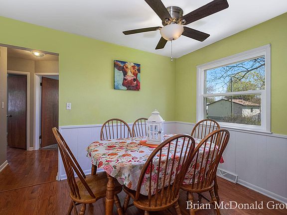 5th image of 552 Saint Clair Ave NW