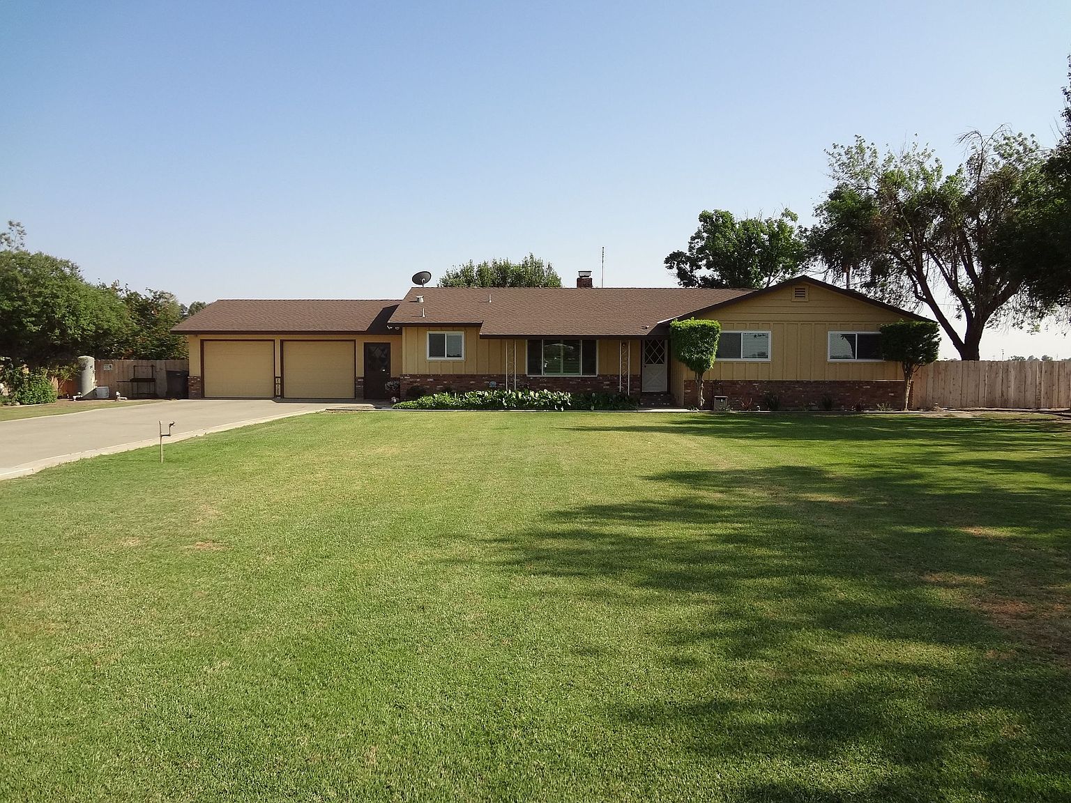 20741 Flint Ave, Lemoore, CA 93245 | Zillow