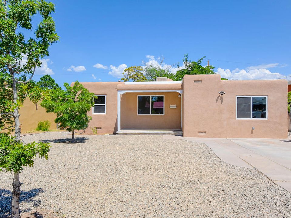 1st image of 812 Palomas Dr SE