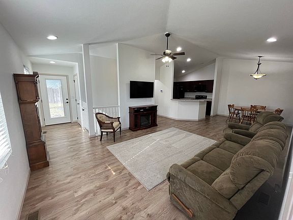 2nd image of 806 Sundown Ct