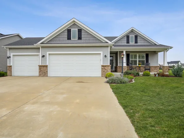 1407 Fieldstone Dr, Savoy, IL 61874