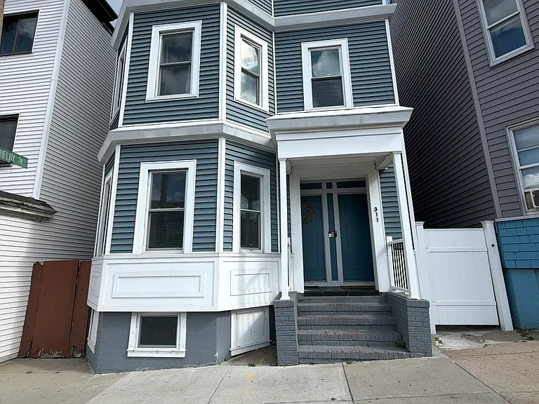 311 Lexington St #3 — Photo 1