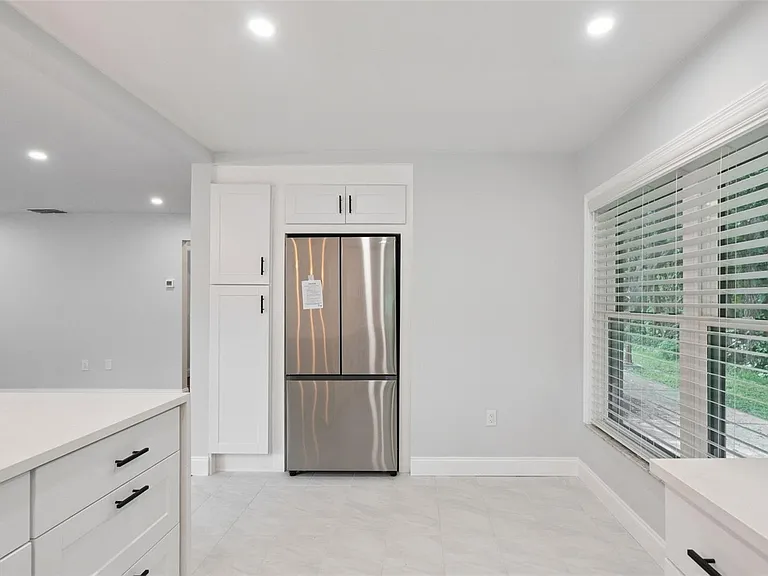 530 Hunter Cir — Photo 14