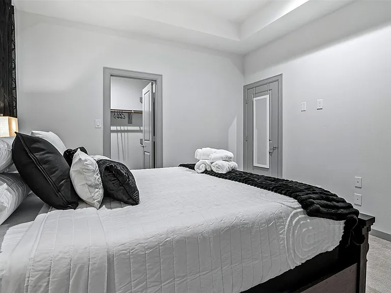 829 N Emile St — Photo 15