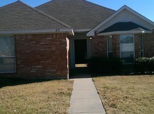 271 Cobblestone Cir, Red Oak, TX 75154