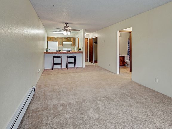 Park Plaza Apartments - Living Room
