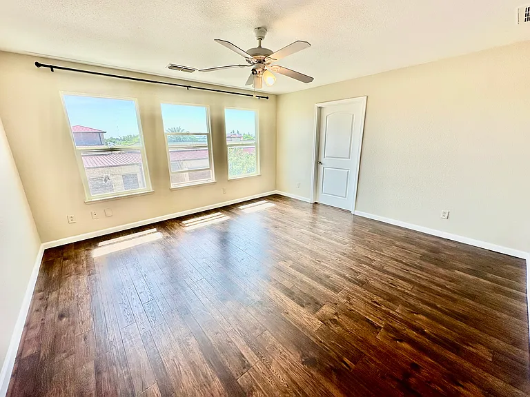 866 Papaya St — Photo 19
