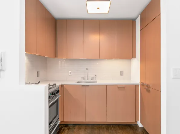 225 Rector Place 4F image 3 of 14