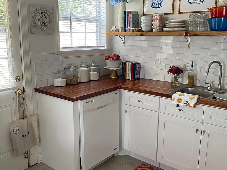 3151 N Lafayette Cir — Photo 4