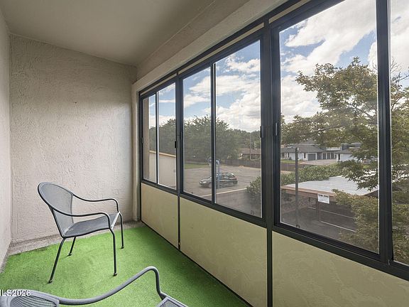 4th image of 3095 Lakeside Dr APT 213