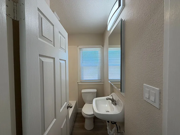 1225 Pine St — Photo 11