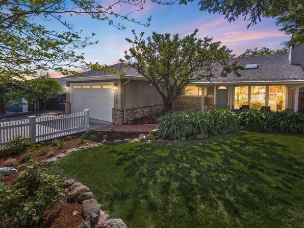 2749 Briarfield Ave, Redwood City, CA 94061