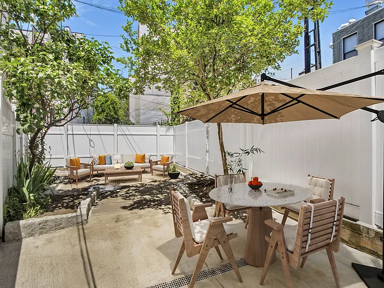 237 Ainslie St #1 — Photo 8