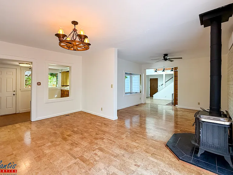 207 Harding Ave — Photo 2