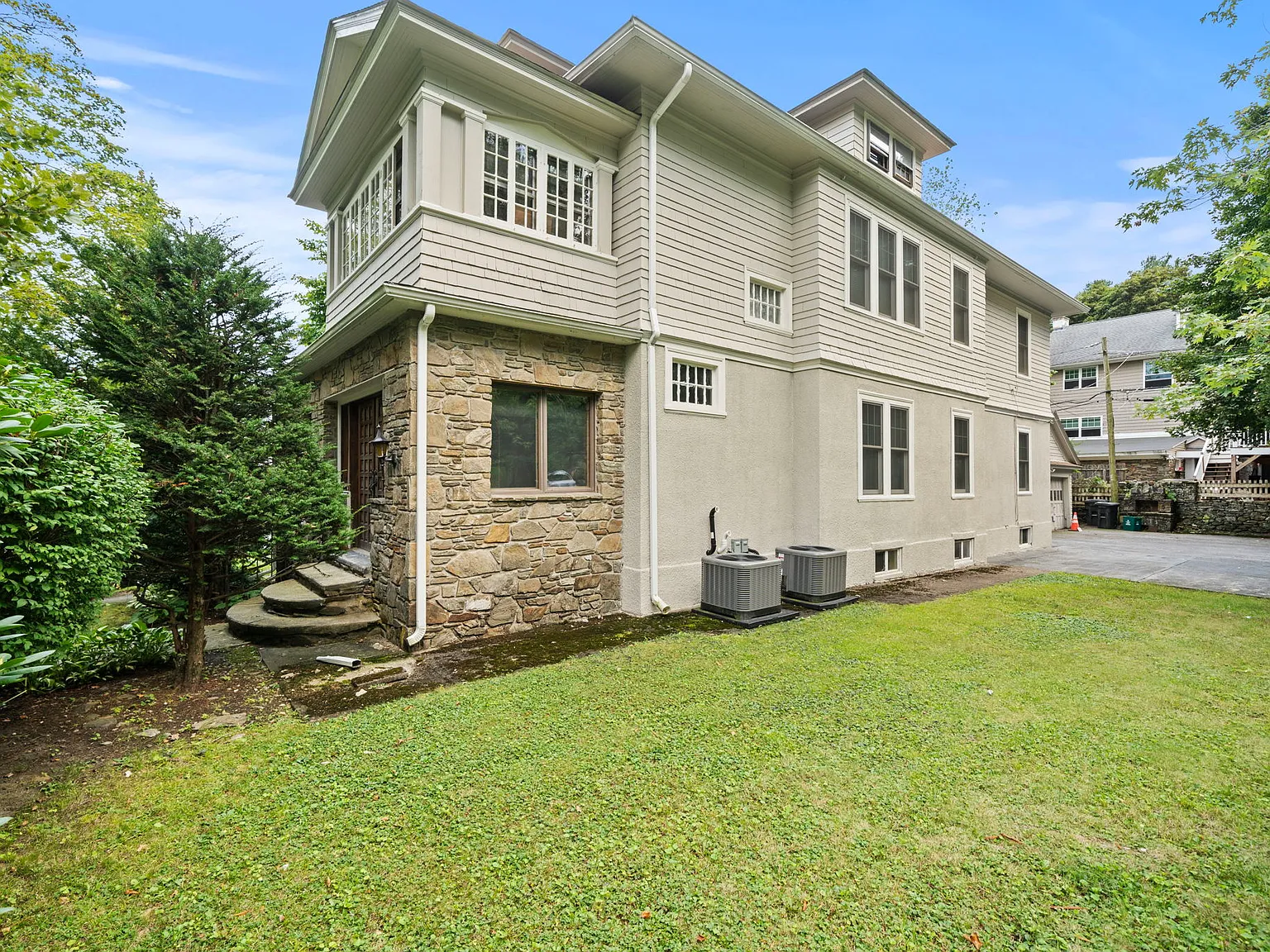 11 Roseland Rd — Photo 4