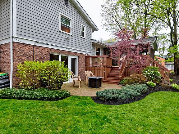 2nd image of 134 N Park Dr