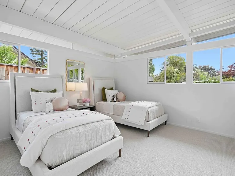 226 Ely Pl — Photo 10