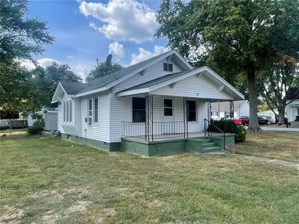 107 N Columbia St, Greenup, IL 62428