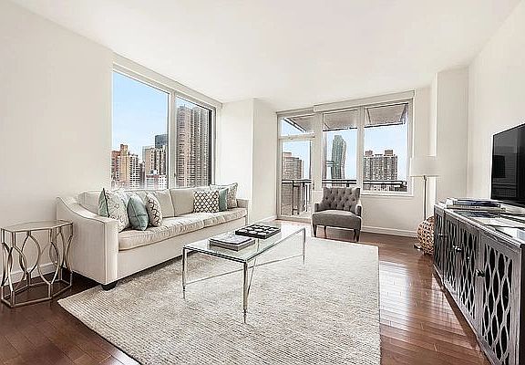4th image of 225 E 34th St APT 20B