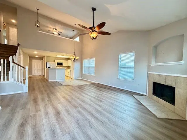 4 bed, 2.5 bath, 2295 sqft, $2,000 — Photo 4