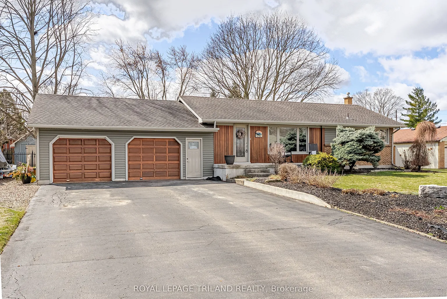 231 Thames Cres photo 1