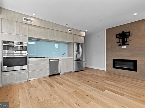 3rd image of 1405 Frankford 21 Ave #311