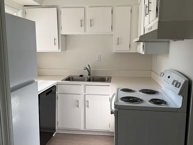 329 W Highland St #0 — Photo 3
