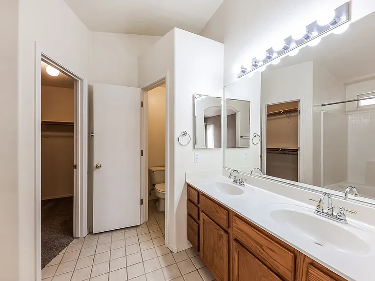 4046 W Abraham Ln — Photo 10