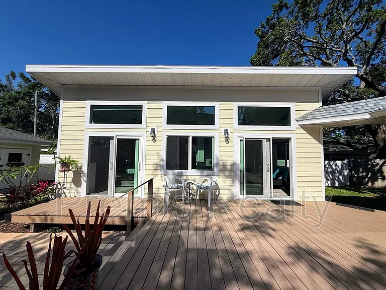 1103 Charles St — Photo 31