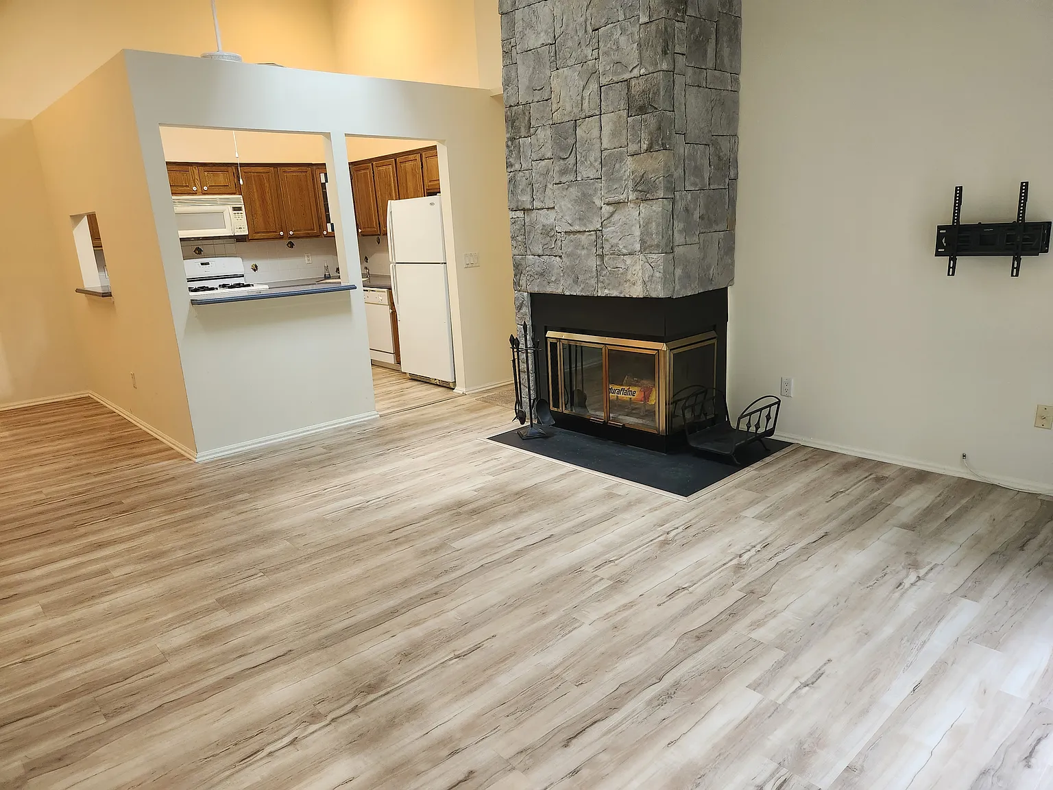 2 bed, 1108 sqft, $2,950 — Photo 4