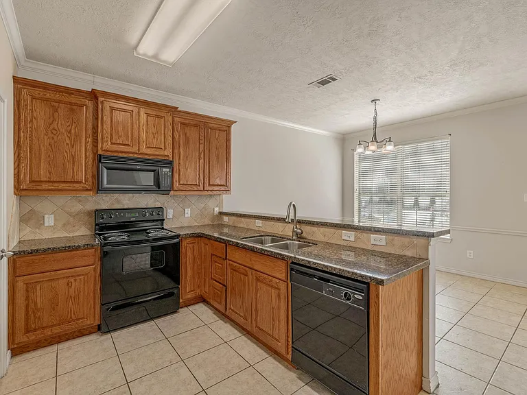 304 Forest Dr — Photo 6